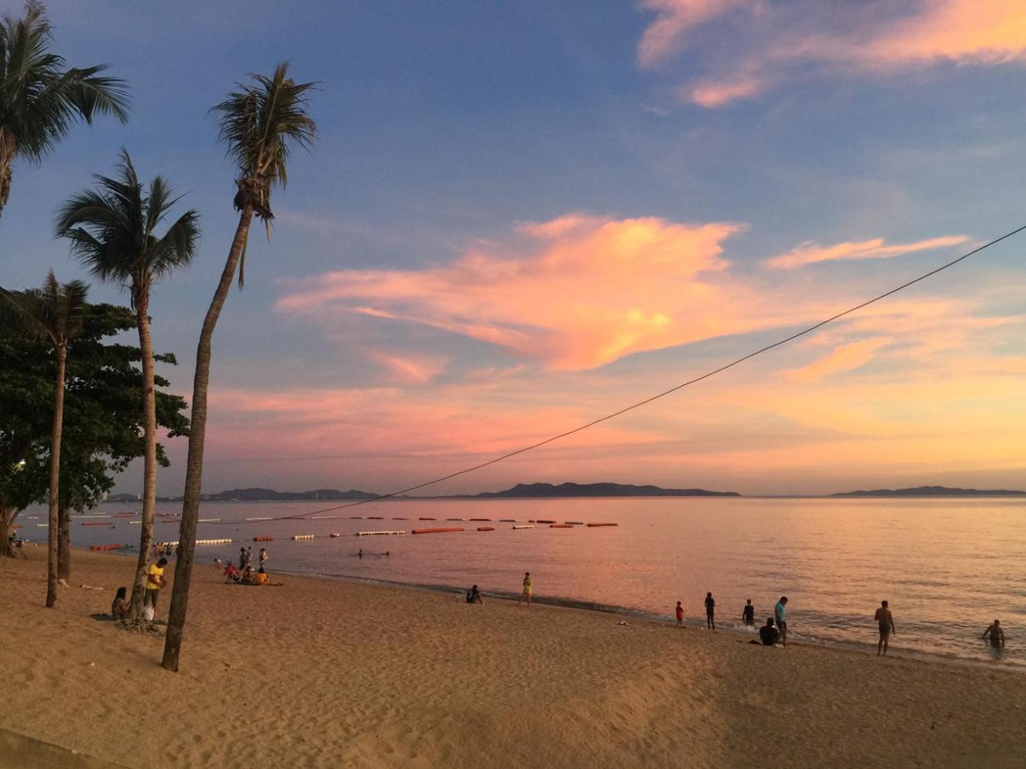 Soetnos Hotel Bãi biển Jomtien Ngoại thất bức ảnh