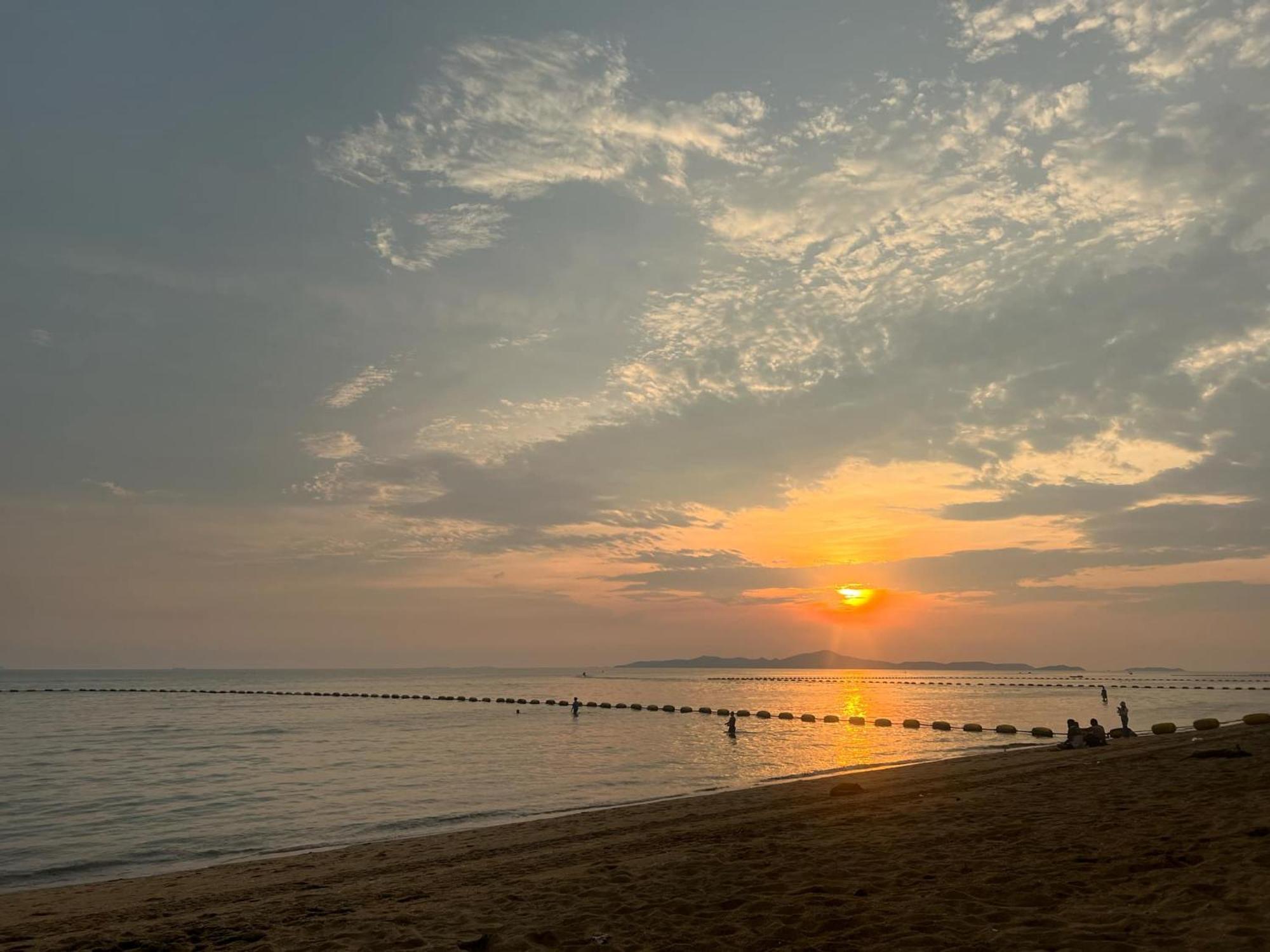 Soetnos Hotel Bãi biển Jomtien Ngoại thất bức ảnh